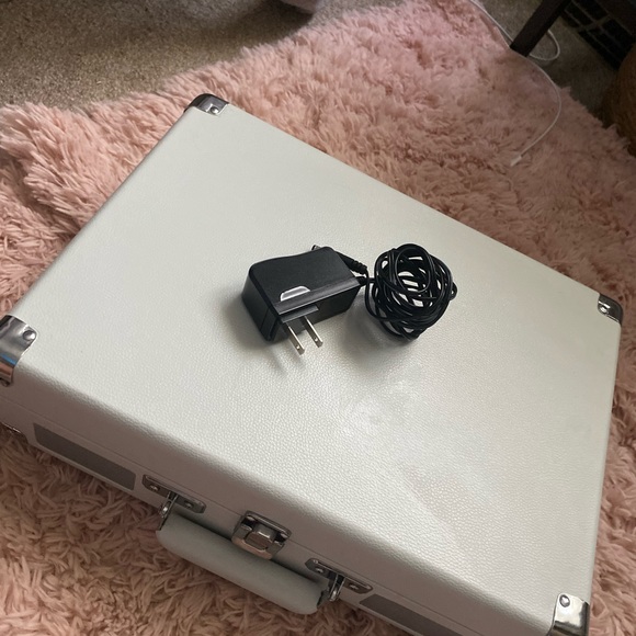 Crosley Cruiser Deluxe Vintage Bluetooth Suitcase Vinyl Record Player - Picture 5 of 5